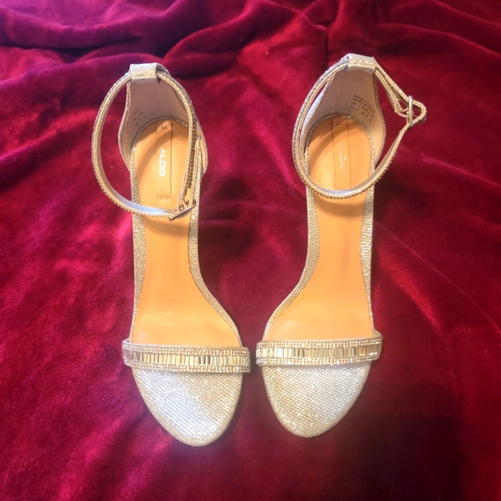 Stunning Aldo Rhinstone Stilettos Size 7.5